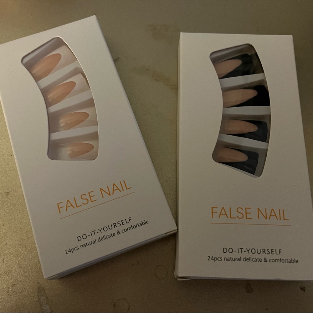 Press on nails